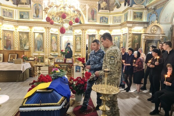 Защищал Украину под Бахмутом: в Одесской области простились с Героем-пограничником