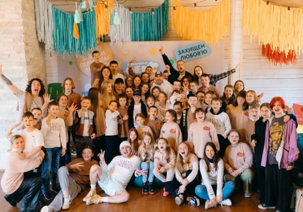 13-летняя девочка, которая осталась сиротой после обстрела Одесской области, проходит реабилитацию