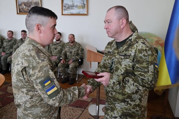 Защитникам острова Змеиный вручили государственные награды
