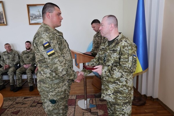 Защитникам острова Змеиный вручили государственные награды