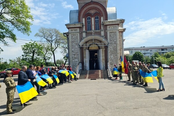 Защищал Украину под Бахмутом: в Одесской области простились с Героем-пограничником