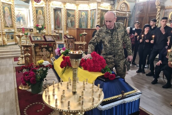 Защищал Украину под Бахмутом: в Одесской области простились с Героем-пограничником