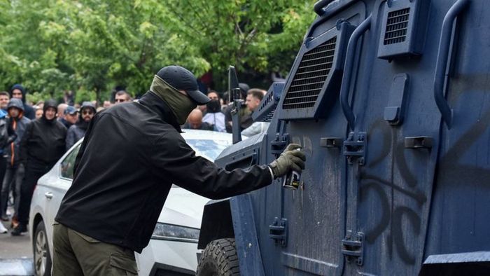 У Косові неспокійно: на кордоні сталися сутички сербів і миротворців НАТО
