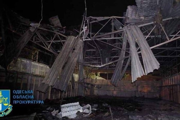 Спастели и прокуратура показали последствия вражеской атаки в Одесской области