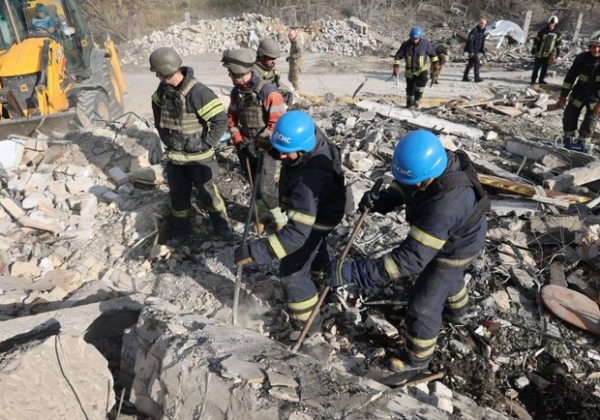 РФ обстреляла кафе в Харьковской области, где проходил поминальный обед: число жертв растет (фото, видео)