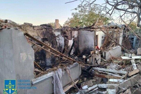 Спастели и прокуратура показали последствия вражеской атаки в Одесской области