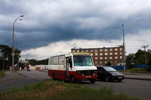 По Одессе и области курсирует необычный автобус из Британии