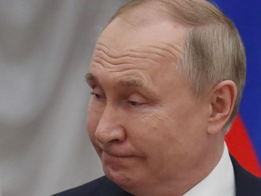 «Хвороба головного мозку»: через візит путіна у Пермі відключили зв’язок і заварили двері гаражів