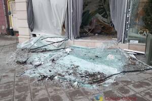 Пострадали более двух десятков авто и 20 домов: как выглядит центр Одессы после удара ракетами 