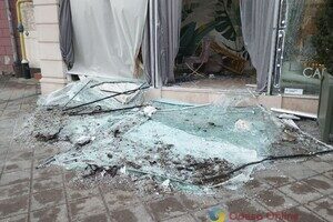 Пострадали более двух десятков авто и 20 домов: как выглядит центр Одессы после удара ракетами 
