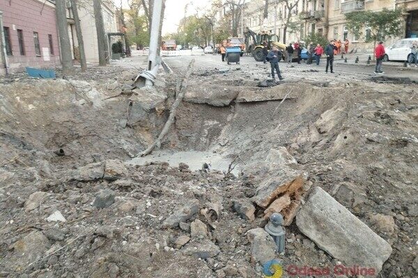 Пострадали более двух десятков авто и 20 домов: как выглядит центр Одессы после удара ракетами 