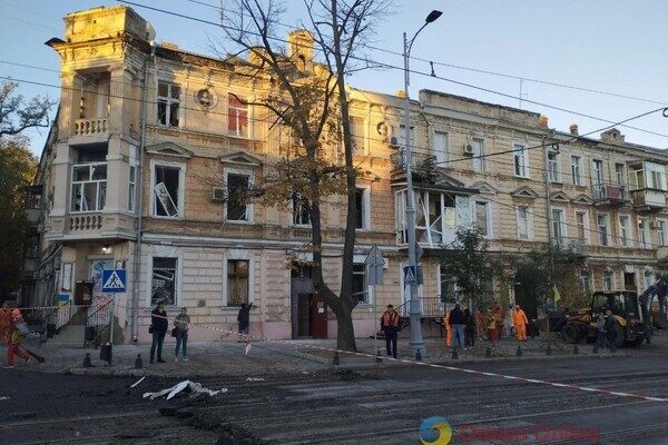 Пострадали более двух десятков авто и 20 домов: как выглядит центр Одессы после удара ракетами 