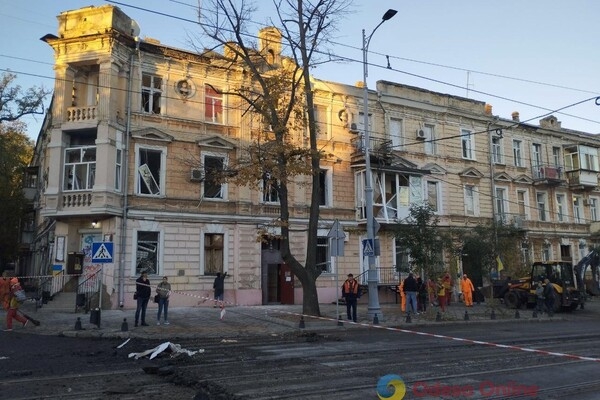 Пострадали более двух десятков авто и 20 домов: как выглядит центр Одессы после удара ракетами 