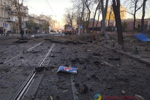 Пострадали более двух десятков авто и 20 домов: как выглядит центр Одессы после удара ракетами 
