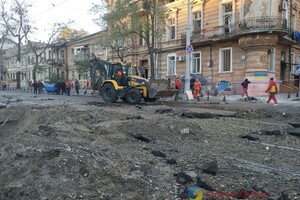Пострадали более двух десятков авто и 20 домов: как выглядит центр Одессы после удара ракетами 