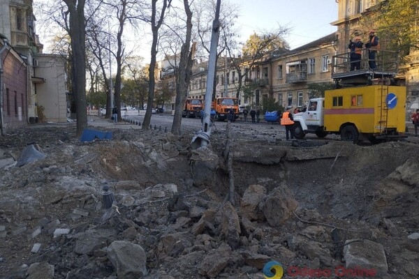 Пострадали более двух десятков авто и 20 домов: как выглядит центр Одессы после удара ракетами 