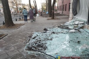 Пострадали более двух десятков авто и 20 домов: как выглядит центр Одессы после удара ракетами 