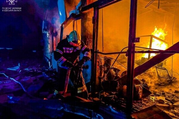 Пострадали более двух десятков авто и 20 домов: как выглядит центр Одессы после удара ракетами 