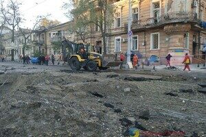 Пострадали более двух десятков авто и 20 домов: как выглядит центр Одессы после удара ракетами 