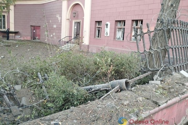 Пострадали более двух десятков авто и 20 домов: как выглядит центр Одессы после удара ракетами 