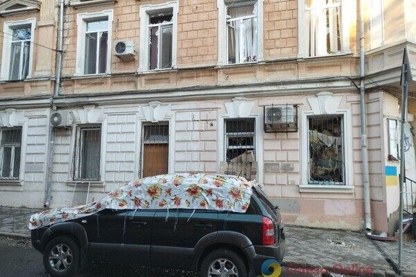 Пострадали более двух десятков авто и 20 домов: как выглядит центр Одессы после удара ракетами 