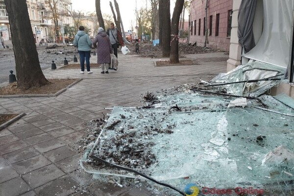 Пострадали более двух десятков авто и 20 домов: как выглядит центр Одессы после удара ракетами 