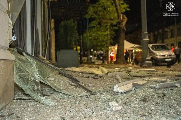 Пострадали более двух десятков авто и 20 домов: как выглядит центр Одессы после удара ракетами 