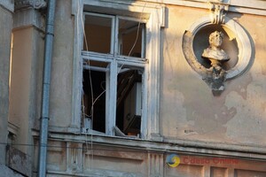 Пострадали более двух десятков авто и 20 домов: как выглядит центр Одессы после удара ракетами 