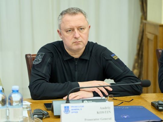 Донька в Європі, повнолітній син у США. Генпрокурор ховає своїх дітей за кордоном, — Євген Магда