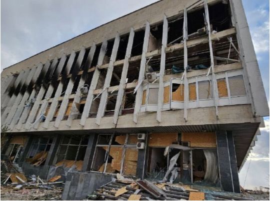 Херсон знову під вогнем окупантів: влучили по&nbsp;обласній бібліотеці