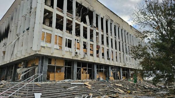 Херсон знову під вогнем окупантів: влучили по&nbsp;обласній бібліотеці