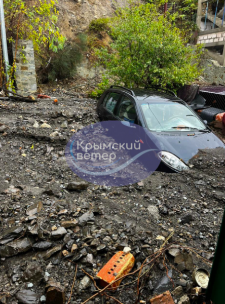У Криму вирує ураган: окупований півострів йде під воду (фото, відео)