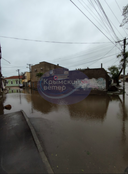 У Криму вирує ураган: окупований півострів йде під воду (фото, відео)