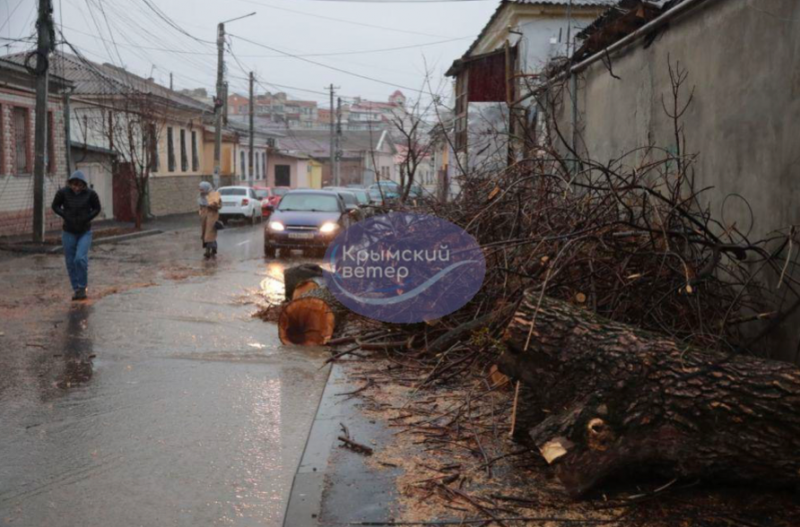 У Криму вирує ураган: окупований півострів йде під воду (фото, відео)