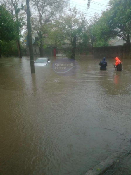У Криму вирує ураган: окупований півострів йде під воду (фото, відео)