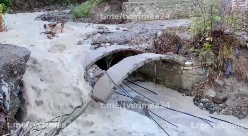 У Криму вирує ураган: окупований півострів йде під воду (фото, відео)