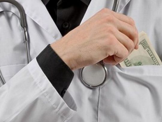 За хабар у 5000 доларів лікар з Чернігова відбувся штрафом