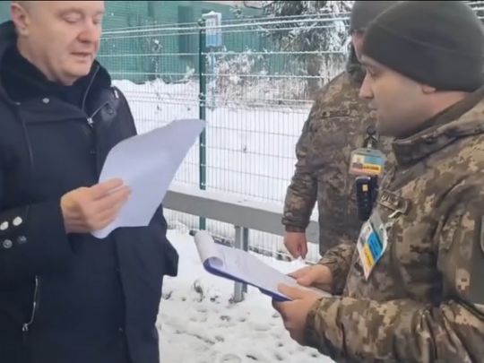 «Театр абсурду»: Петра Порошенка не випустили з України для зустрічей із політиками Польщі та США (відео)