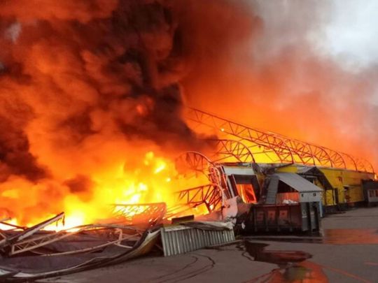Допомагали «грітися»: у москві та підмосков’ї сталися масштабні пожежі (відео)