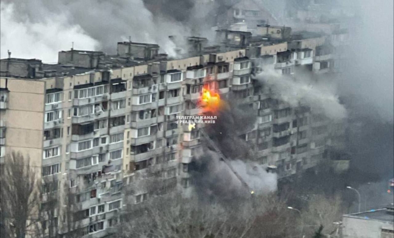 Потужна атака на Київ: уламки ракет впали у кількох районах столиці, є проблеми з електрикою (фото, відео)