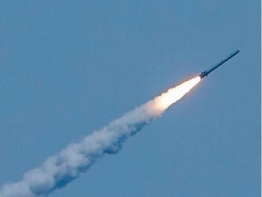 Потужна атака на Київ: уламки ракет впали у кількох районах столиці, є проблеми з електрикою (фото, відео)