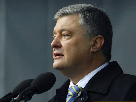 Загравання з Орбаном та мільйонні заробітки під час війни: експерт пояснив 75% антирейтингу Порошенка