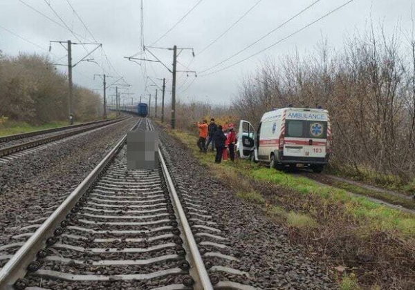 На Заставе женщина попала под поезд и выжила