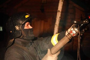 На Тенистой горела трапезная возле церкви