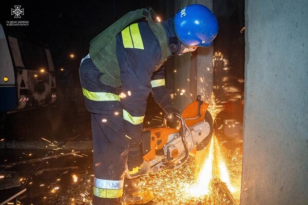 Летели "шахеды" и ракеты: из-за ночной атаки Одессы погибли три человека (обновлено)