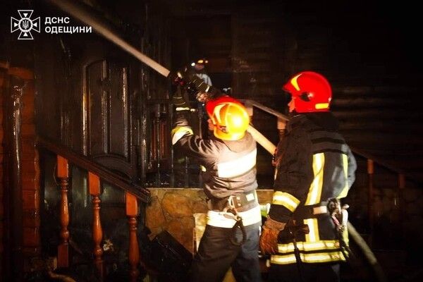 На Тенистой горела трапезная возле церкви