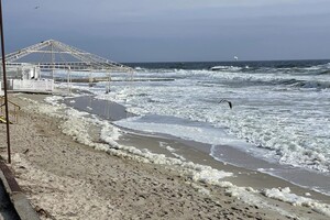 Морское капучино: одесское побережье заполонила удивительная пена