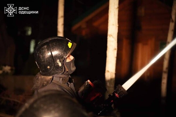 На Тенистой горела трапезная возле церкви