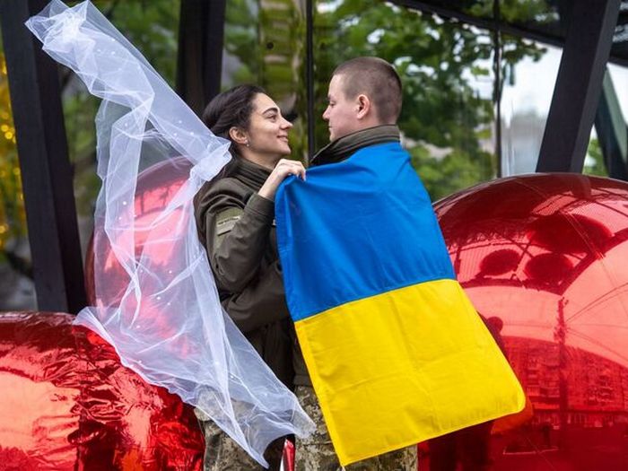 «Через десять днів після весілля чоловік поїхав на Куп’янський напрямок»: історія кохання українських військових, які познайомились на службі
