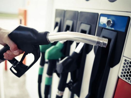Чому взимку краще заправляти автомобіль бензином А-92, а не 95-м: експерти назвали три причини